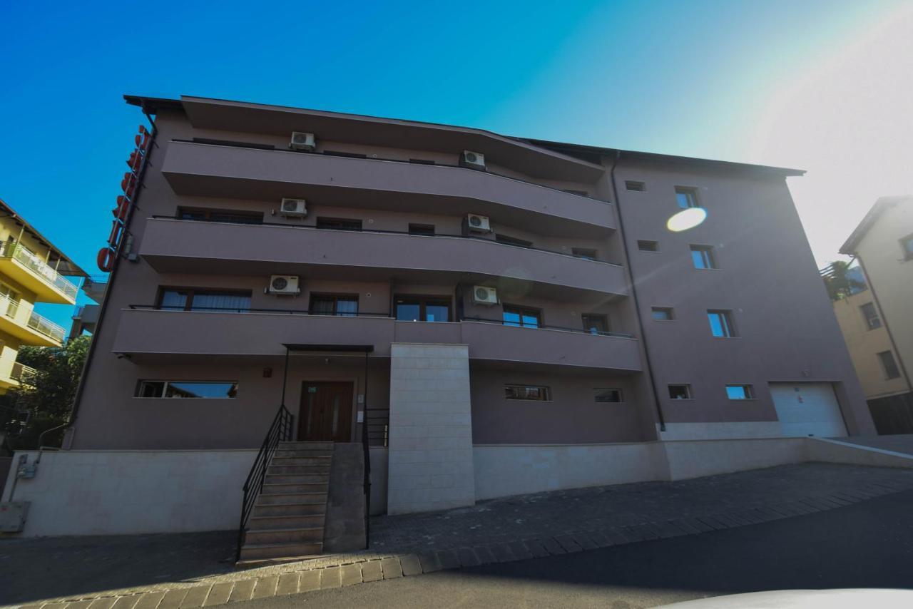Cabrio Apart Hotel Клуж-Напока Экстерьер фото